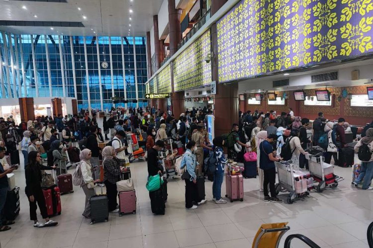 Arus Balik Mulai Memuncak, 125 Ribu Penumpang Padati Bandara SSK II Pekanbaru