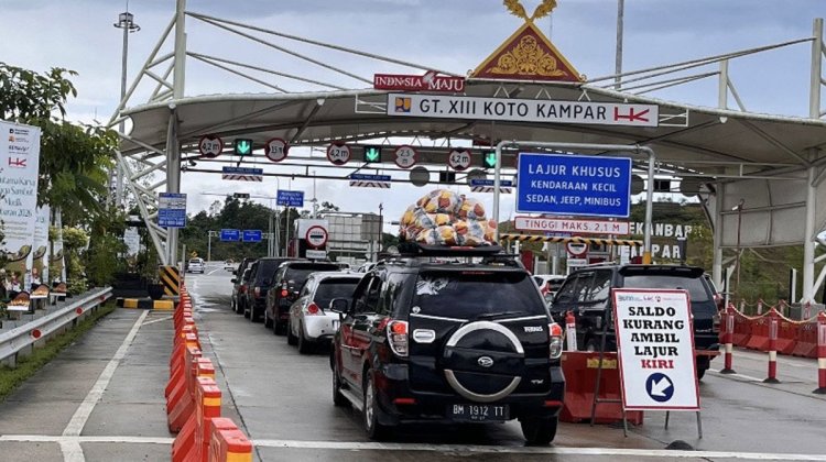 Arus Balik Memuncak, Tol Pekanbaru–XIII Koto Kampar Disesaki Kendaraan