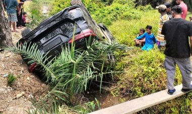 Mobil Innova Tabrak Mobil Dinas DPRD Bengkalis, Sopir Diduga Mengantuk Dan Positif Narkoba
