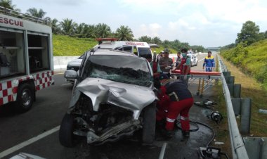 Kecelakaan Maut Di Tol Pekanbaru–Dumai, Pengemudi Terios Tewas Usai Hantam Truk Berhenti Di Bahu Jalan