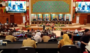 Ketidakhadiran Plt Gubernur Picu Ketegangan, DPRD Riau Tunda Paripurna LKPJ 2025