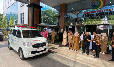 Perkuat Layanan Kesehatan, BRI Serahkan 2 Ambulans Baru Untuk RSUD Arifin Achmad