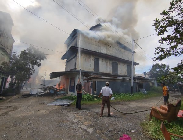 Si Jago Merah Mengamuk Di Inhil, Puluhan Rumah Di Pulau Kijang Ludes Terbakar
