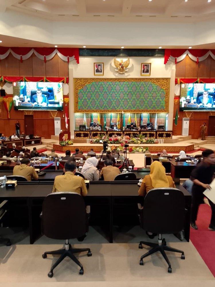 Ketidakhadiran Plt Gubernur Picu Ketegangan, DPRD Riau Tunda Paripurna LKPJ 2025