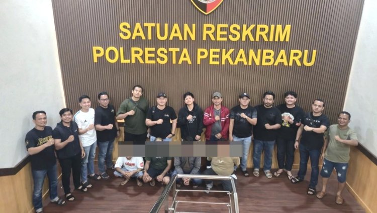 Aksi Brutal Debt Collector Viral di Pekanbaru, Empat Pelaku Diamankan Polisi