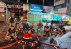 Sijago Merah Lahap Ruko di Senapelan, Tujuh Armada Damkar Pekanbaru Berjibaku Jinakkan Api