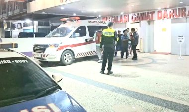 Ambulans Mogok Tengah Malam Di Tol Permai, Porsonel PJR Polda Riau Evakuasi Pasien Kritis Ke Rumah Sakit