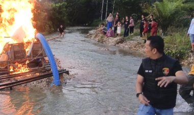 Berantas PETI Di Sentajo Raya, Polsek Benai Bakar 1 Unit Rakit Setingkai