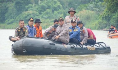 Debit Sungai Kuantan Dekati Zona Merah, Camat Dan Kades Siaga Hadapi Ancaman Banjir