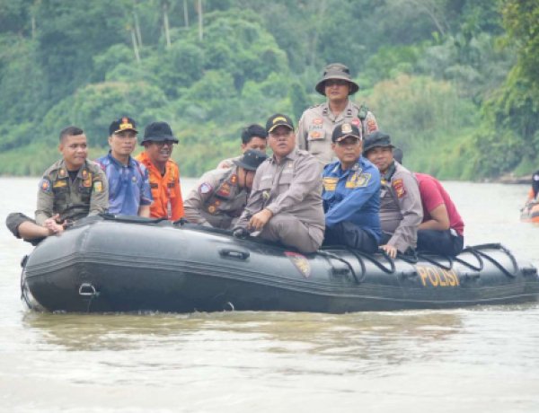 Debit Sungai Kuantan Dekati Zona Merah, Camat Dan Kades Siaga Hadapi Ancaman Banjir