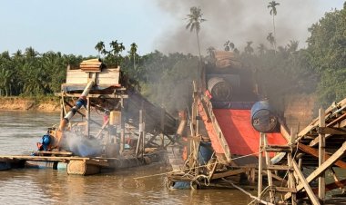 Tertibkan PETI Di Sungai Kuantan, Polsek Cerenti Musnahkan 5 Rakit Dompeng