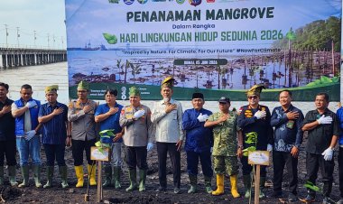 Peringati Hari Lingkungan Hidup Sedunia, Kapolda Riau Pimpin Penanaman Mangrove Di Kota Dumai