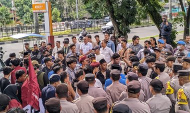 Bukan Suara Mahasiswa, Tapi Gaya Premanisme: Aksi Cipayung Plus Di DPRD Riau Berakhir Ricuh