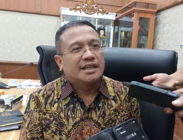 Warga Soroti Banyak Jalan Provinsi Berlubang, DPRD Riau Desak UPT Dinas PUPR Segera Lakukan Perbaikan