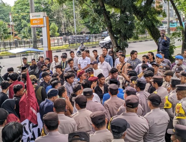 Bukan Suara Mahasiswa, Tapi Gaya Premanisme: Aksi Cipayung Plus Di DPRD Riau Berakhir Ricuh