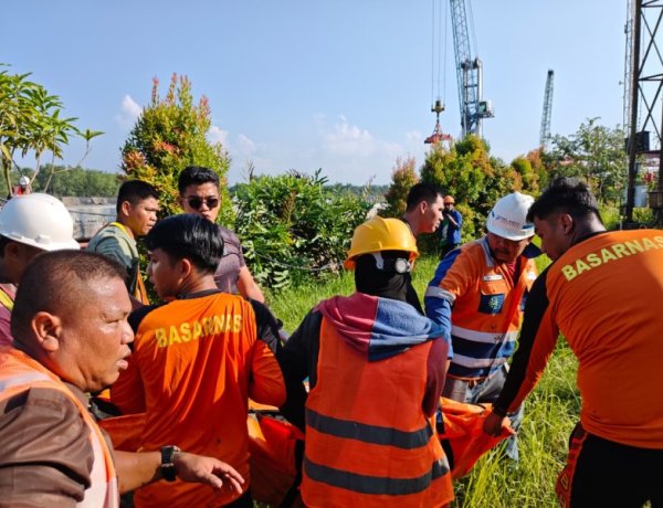 Terjatuh Saat Bekerja Di TPK Perawang, Tim SAR Temukan Korban Meninggal Dunia