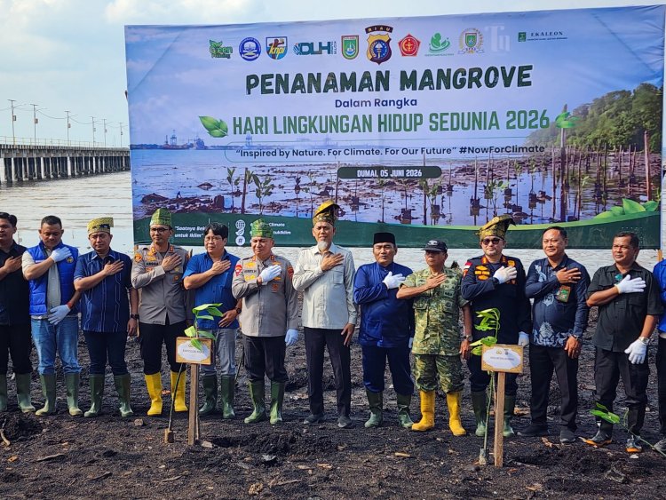 Peringati Hari Lingkungan Hidup Sedunia, Kapolda Riau Pimpin Penanaman Mangrove Di Kota Dumai