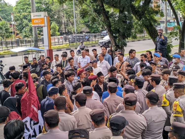 Bukan Suara Mahasiswa, Tapi Gaya Premanisme: Aksi Cipayung Plus Di DPRD Riau Berakhir Ricuh