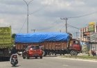 Keluhkan Truk Besar Masih Melintas Di Jalan HR Soebrantas, Warga Desak Pemko Pekanbaru Perketat Pengawasan