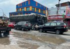 Rawan Kecelakaan, Berlubang Dan Tergenang Saat Hujan, Warga Keluhkan Jalan Rusak Di Simpang Kaharuddin Nasution