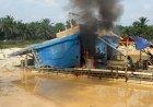 Tindak Tegas Aktivitas PETI Di Sungai Paku, Polsek Singingi Hilir Musnahkan Dua Rakit Dompeng