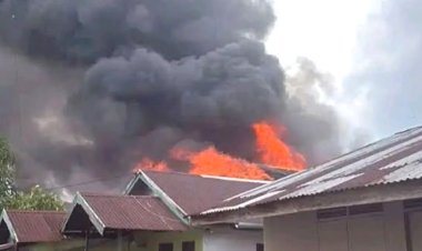 Kebakaran Hebat Melanda Tembilahan Hilir, Dua Rumah Warga Ludes Dilahap si Jago Merah