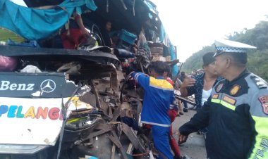 Diduga Sopir Alami Microsleep, Bus Pelangi Tabrak Truk Di Tol Permai, Dua Penumpang Tewas