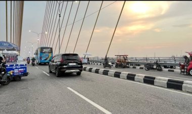 Kehadiran PKL Kembali Bikin Jembatan Siak IV Semrawut, Warga Desak Satpol PP Pekanbaru Bertindak Tegas