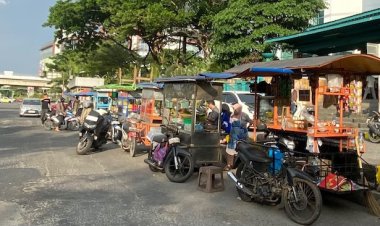 Tak Lagi Di Jaga Personel Satpol PP Pekanbaru, Bahu Jalan Depan Mal SKA Kembali Dipadati PKL