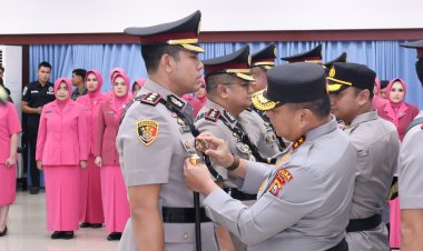 Tingkatkan Kualitas Pengabdian, Kapolda Riau Pimpin Sertijab Dua Pejabat Utama Dan Empat Kapolres