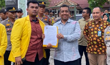 Tagih Kepastian Hukum Tragedi Kecelakaan Kerja Di Tanjung Buton, Ratusan Mahasiswa Tabur Bunga Di Polda Riau