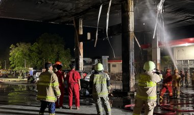 Si Jago Merah Mengamuk Di SPBU Tenayan Raya, Toyota Kijang Hangus Dan Fasilitas BBM Rusak