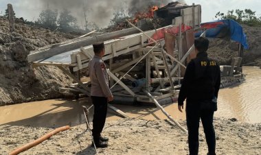 Bongkar Aktivitas PETI Di Sinambek, Polres Kuansing Musnahkan Empat Rakit Tambang Ilegal