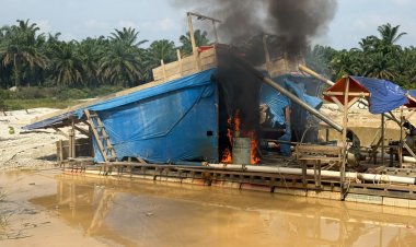 Tindak Tegas Aktivitas PETI Di Sungai Paku, Polsek Singingi Hilir Musnahkan Dua Rakit Dompeng