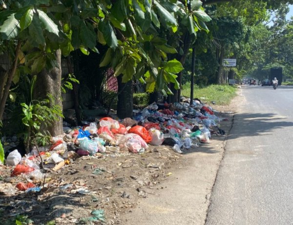 Tumpukan Sampah Muncul Lagi Di Jalan SM Amin, Warga Desak Pemko Pekanbaru Bertindak Tegas