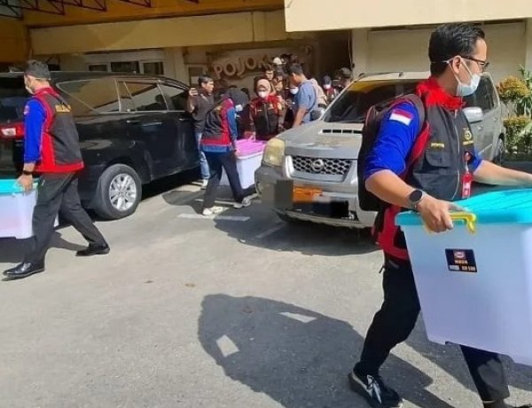 Usut Dugaan Korupsi Pengadaan Smart Board 2024, Tim Pidsus Kejati Riau Geledah Kantor Disdik Riau