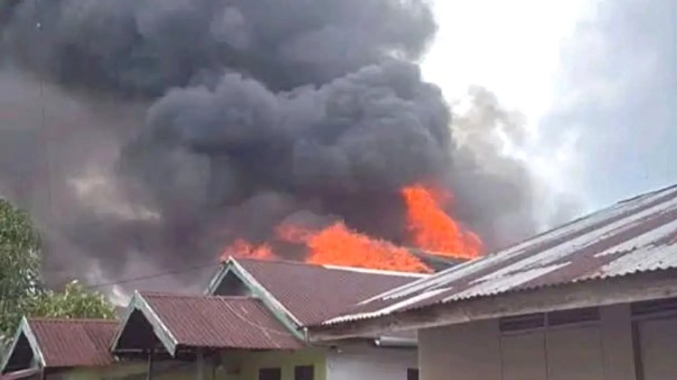 Kebakaran Hebat Melanda Tembilahan Hilir, Dua Rumah Warga Ludes Dilahap si Jago Merah