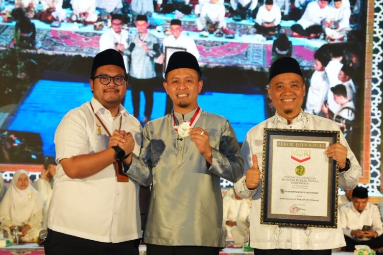 Kembali Raih Rekor MURI, 9.184 ASN Ngaji Massal Surah Al-Mulk Tutup Perayaan HUT Ke-242 Pekanbaru