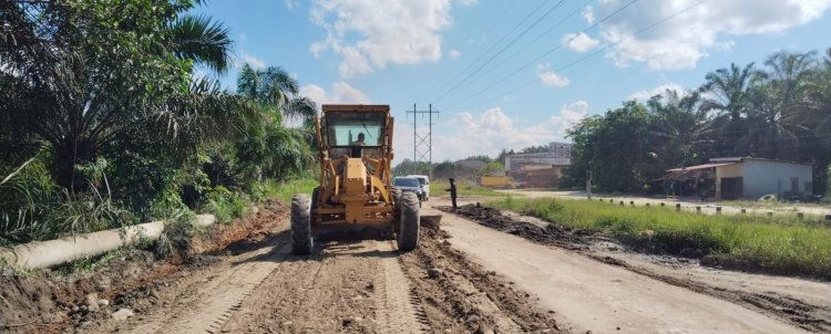Utamakan Keselamatan Pengguna Jalan, Pemprov Riau Perbaiki Jalan Petapahan-Gelombang Bertahap