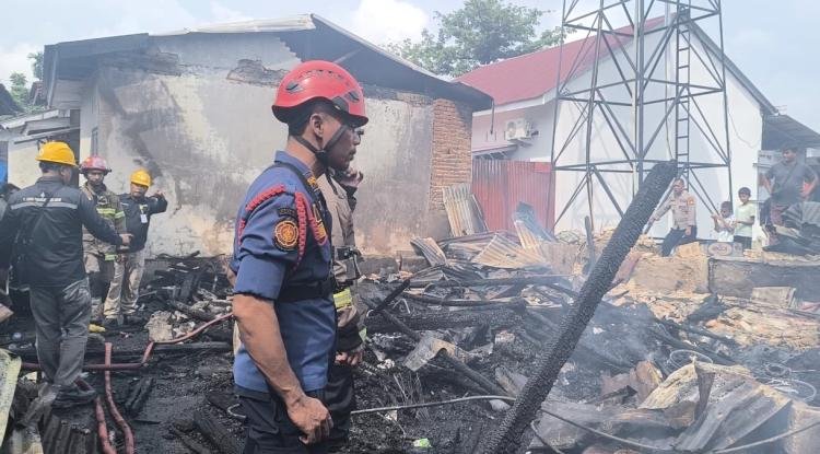Kebakaran Hebat Melanda Pasar Sukaramai Pekanbaru, 12 Petak Rumah Ludes Dilalap Si Jago Merah