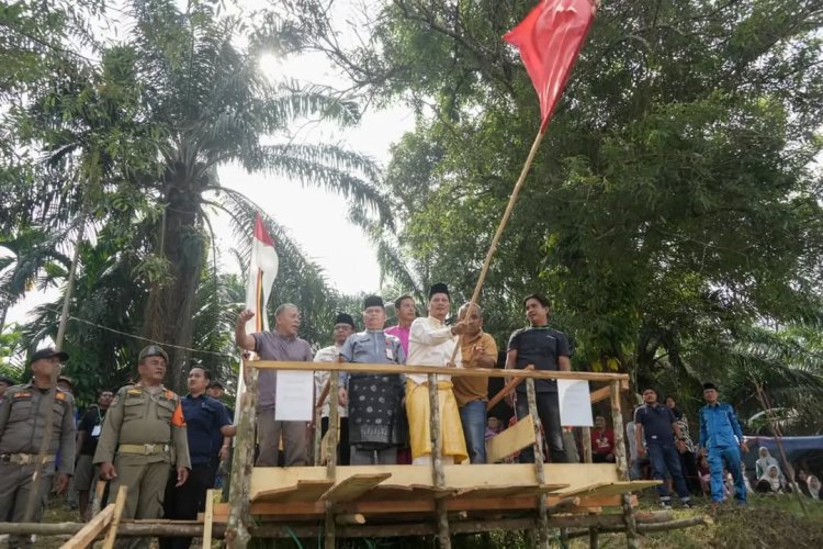 Resmi Buka Pacu Jalur Rayon III Benai, Plt Bupati Kuansing Tekankan Kekompakan Dan Pelestarian Budaya