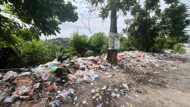 Keluhkan Bau Menyengat, Warga Desak Pemko Pekanbaru Atasi Tumpukan Sampah Di Soekarno-Hatta