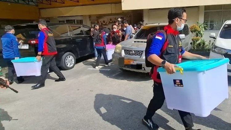 Usut Dugaan Korupsi Pengadaan Smart Board 2024, Tim Pidsus Kejati Riau Geledah Kantor Disdik Riau