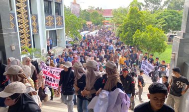 Tuntut Kepastian Hukum HGB 133 Ruko, Ratusan Pedagang STC  Geruduk DPRD Pekanbaru