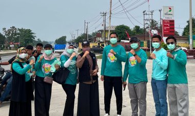 Karhutla Riau Mulai Ancam Kesehatan, Universitas Hang Tuah Bagikan Ribuan Masker Di Rimbo Panjang