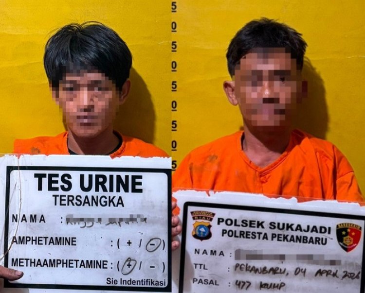 Terekam Video Warga, Dua Pria Curi Atap Seng Rumah Pekanbaru Ditangkap Polsek Sukajadi