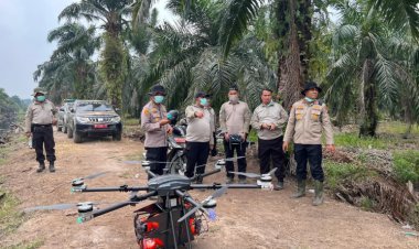 Padamkan Karhutla Di Siak, Polda Riau Turunkan Drone Canggih Untuk Deteksi Dan Padamkan Titik Api