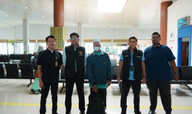 Langgar Aturan Keimigrasian, Dua WN Malaysia Dideportasi Lewat Bandara SSK II Pekanbaru