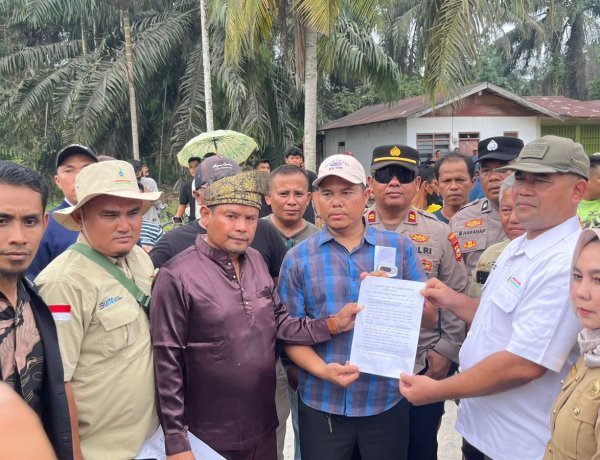 Tuntut 20 Persen Tenaga Kerja Dan Transparansi CSR, Ratusan Warga Sei Jernih Kampar Geruduk PT Agrinas Palma Nusantara