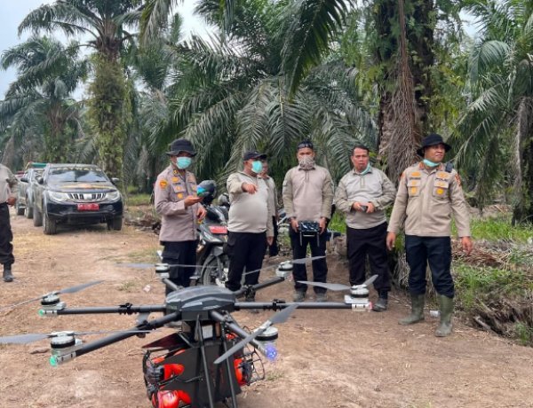 Padamkan Karhutla Di Siak, Polda Riau Turunkan Drone Canggih Untuk Deteksi Dan Padamkan Titik Api